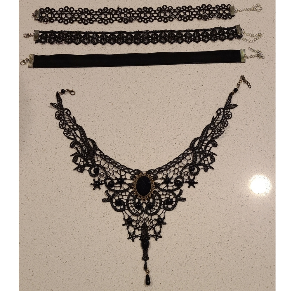 A pack of four chokers